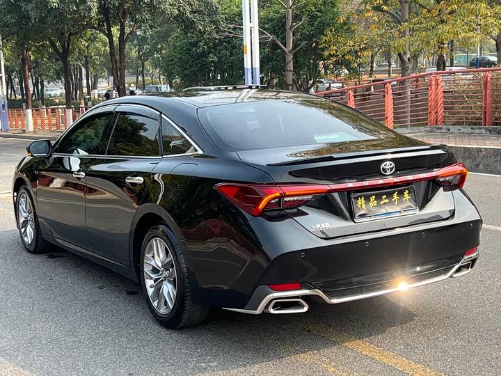 Фото 4 - Toyota Avalon