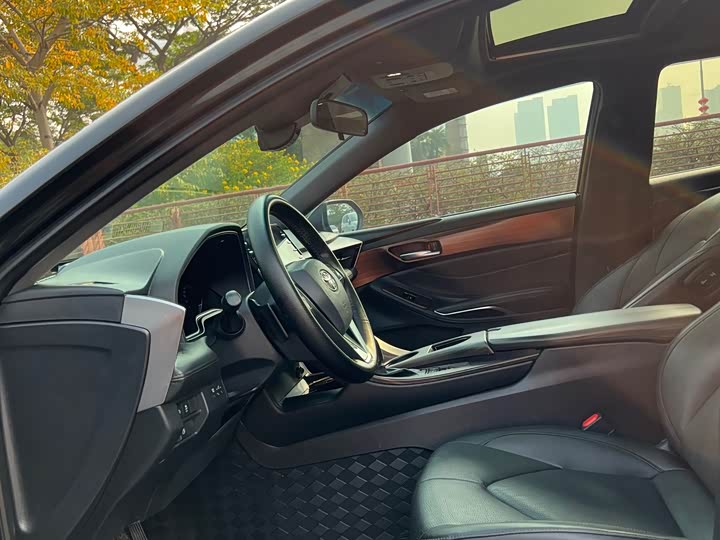 Фото 8 - Toyota Avalon