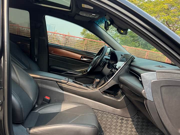 Фото 9 - Toyota Avalon