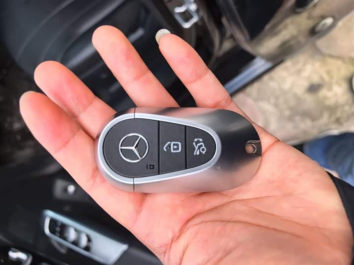 Фото 9 - Mercedes-Benz EQE