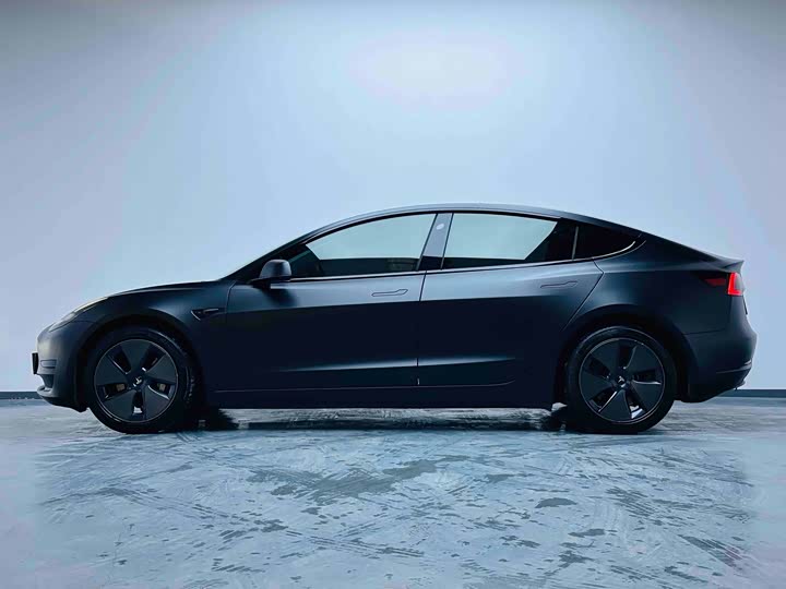 Фото 2 - Tesla Model 3