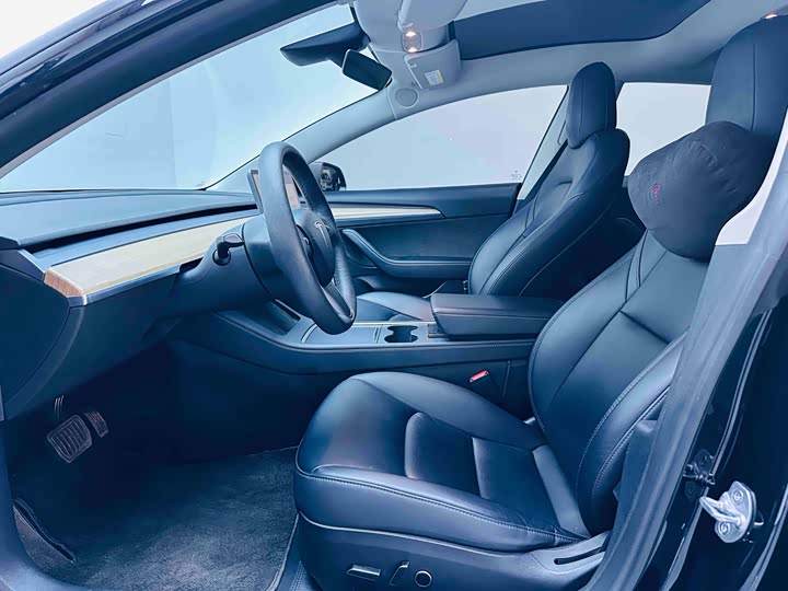 Фото 3 - Tesla Model 3