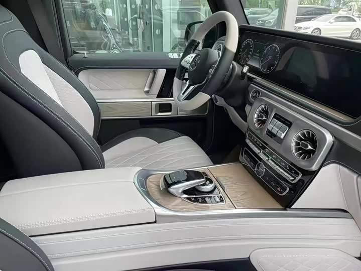 Фото 8 - Mercedes-Benz G-Class