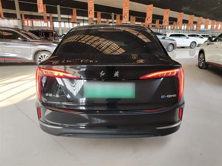 Фото 6 - Hongqi E-QM5