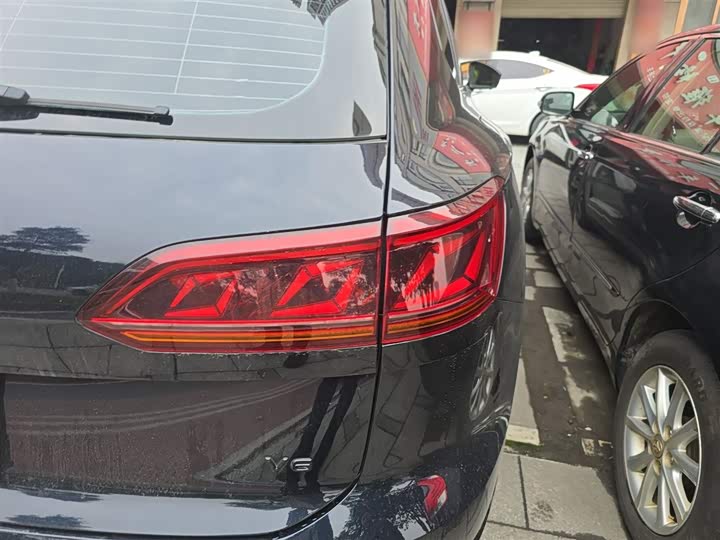 Фото 8 - Volkswagen Touareg