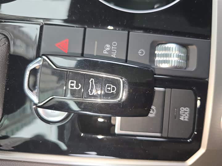 Фото 9 - Volkswagen Touareg