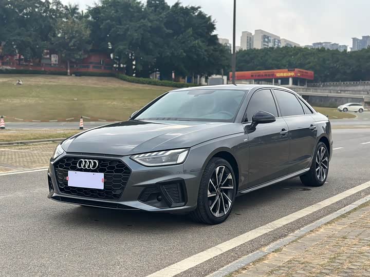 Фото 1 - Audi A4L