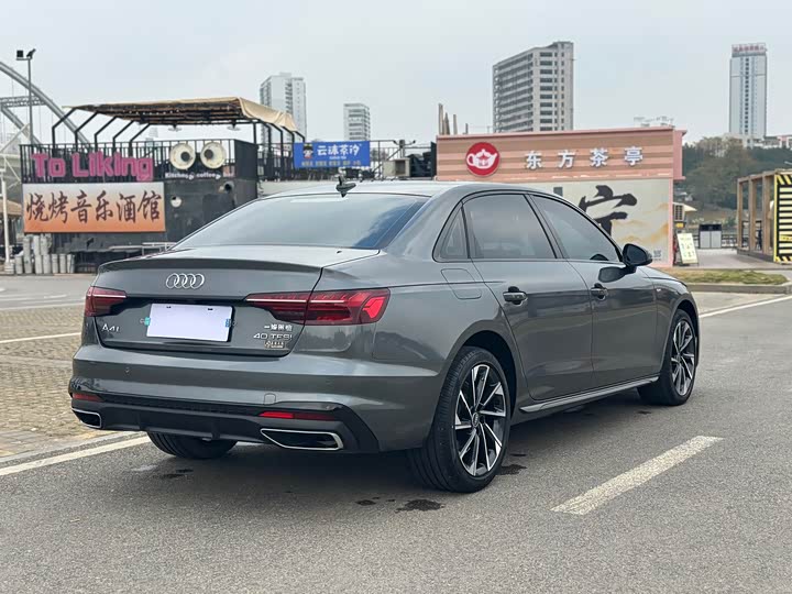 Фото 4 - Audi A4L