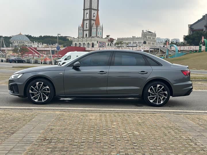 Фото 7 - Audi A4L