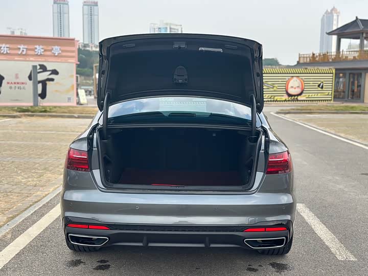 Фото 8 - Audi A4L