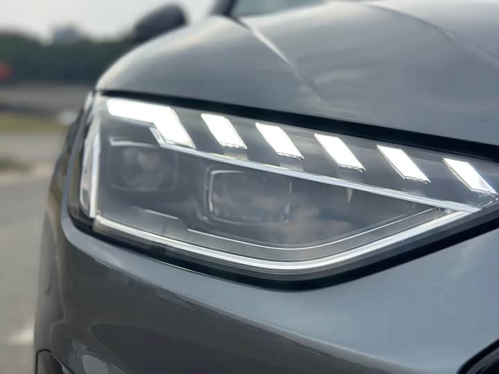 Фото 9 - Audi A4L