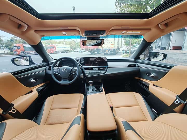 Фото 4 - Lexus ES