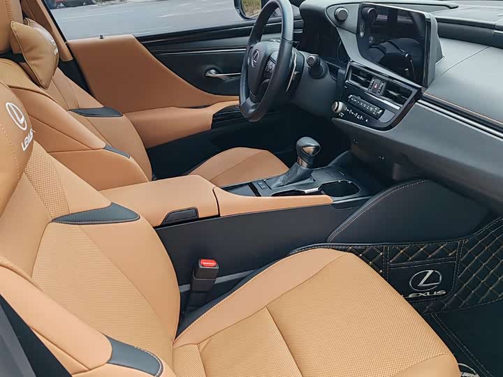 Фото 6 - Lexus ES