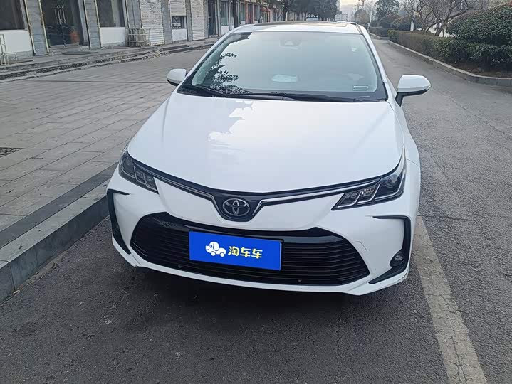 Фото 2 - Toyota Corolla