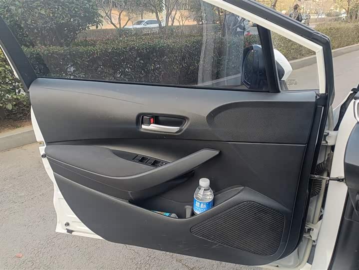 Фото 7 - Toyota Corolla