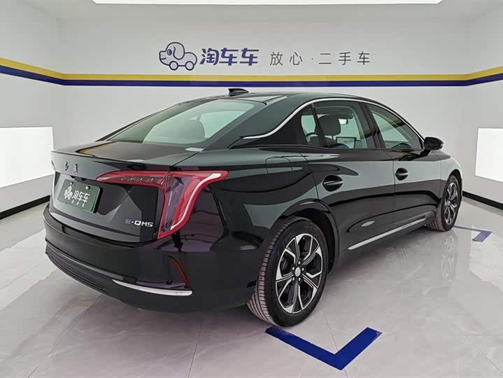 Фото 3 - Hongqi E-QM5