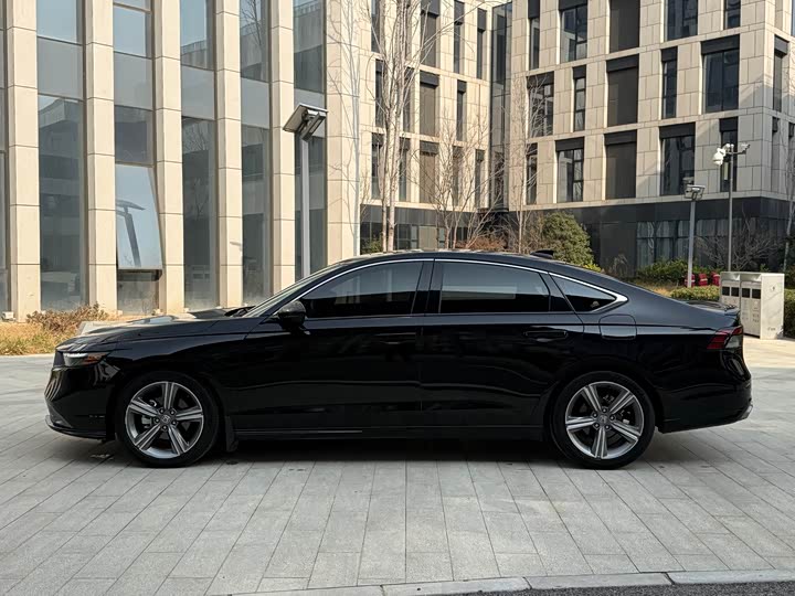 Фото 3 - Honda Accord