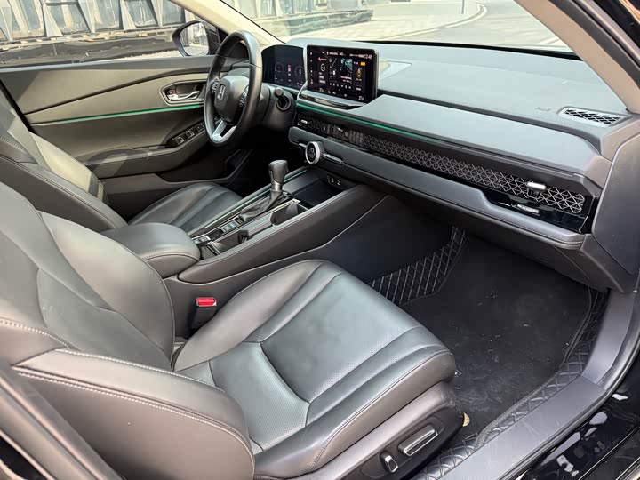 Фото 8 - Honda Accord