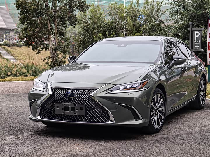 Фото 2 - Lexus ES