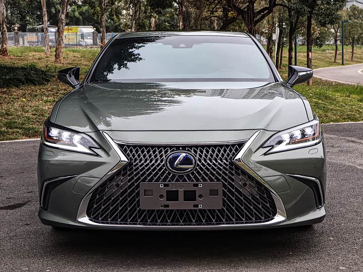 Фото 3 - Lexus ES