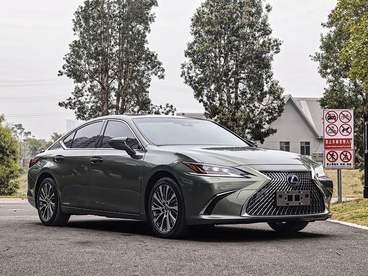 Фото 4 - Lexus ES