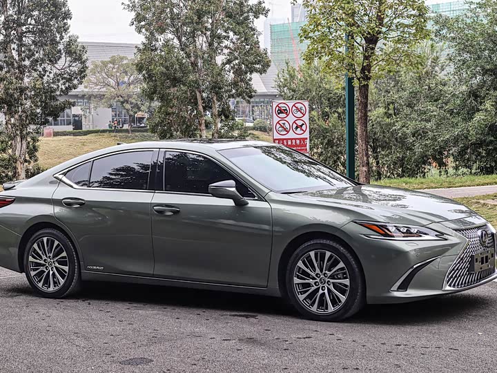 Фото 5 - Lexus ES