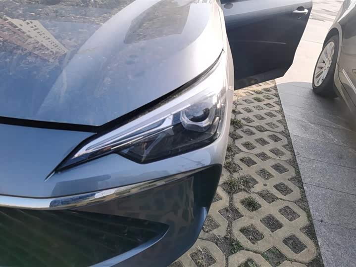 Фото 5 - Roewe i5