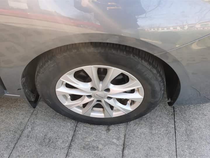 Фото 6 - Roewe i5