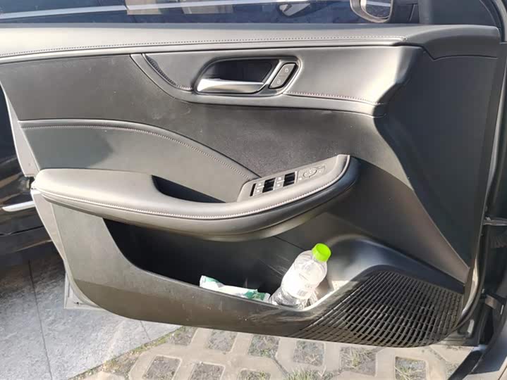 Фото 7 - Roewe i5