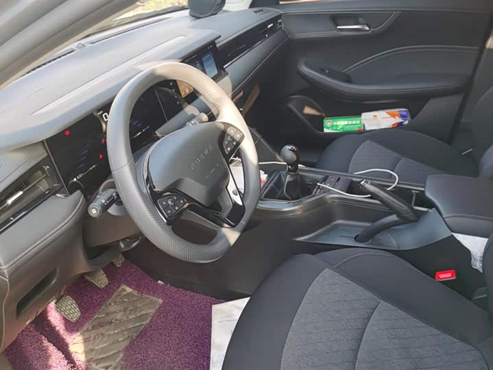 Фото 9 - Roewe i5