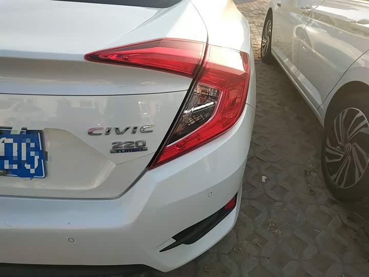 Фото 8 - Honda Civic