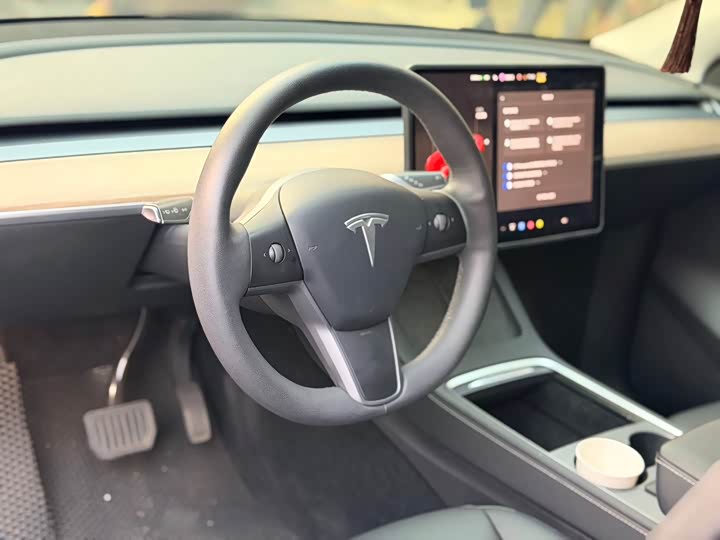 Фото 8 - Tesla Model Y