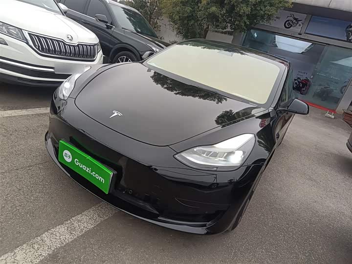 Фото 2 - Tesla Model 3