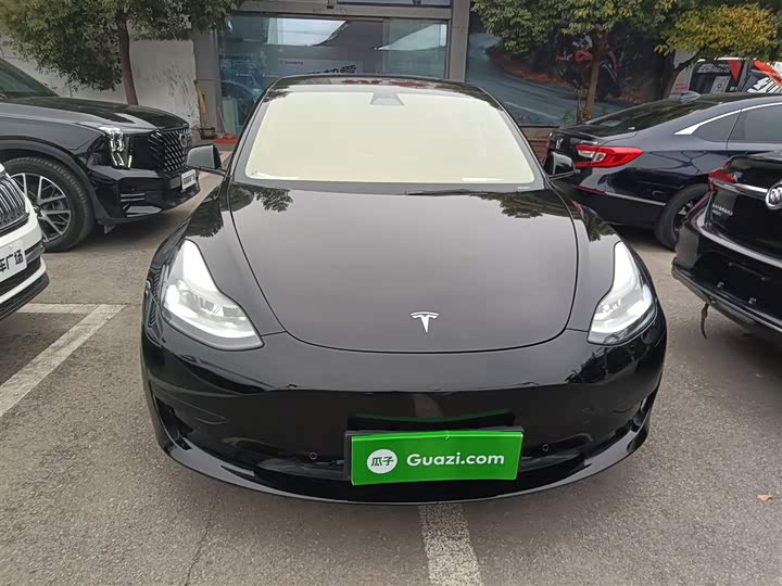 Фото 3 - Tesla Model 3