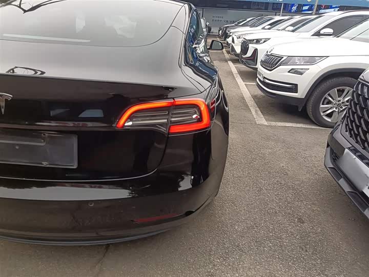 Фото 8 - Tesla Model 3