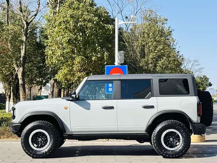 Фото 4 - Ford Bronco