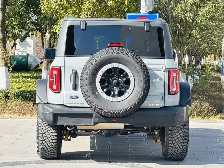 Фото 6 - Ford Bronco