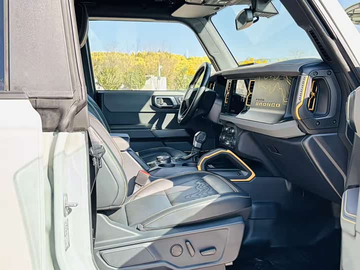 Фото 8 - Ford Bronco