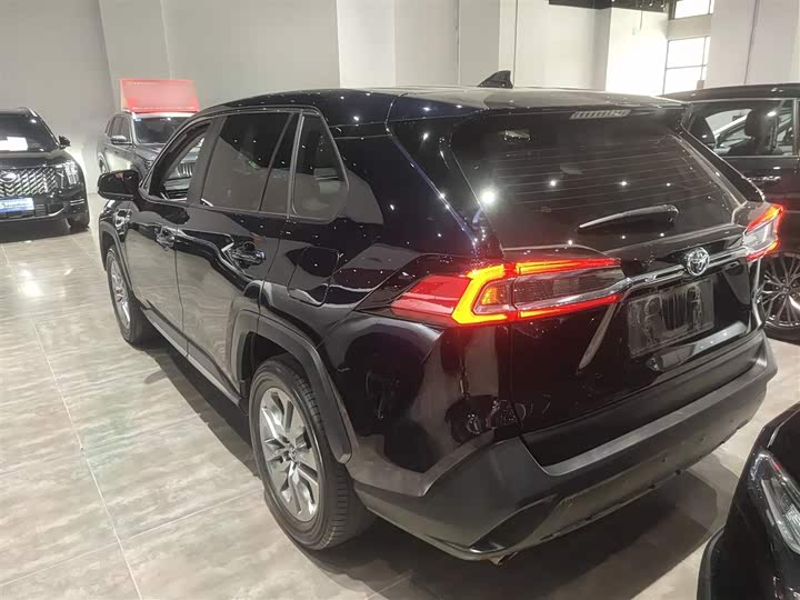 Фото 5 - Toyota Wildlander