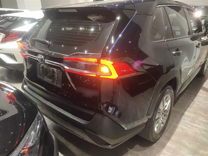 Фото 8 - Toyota Wildlander