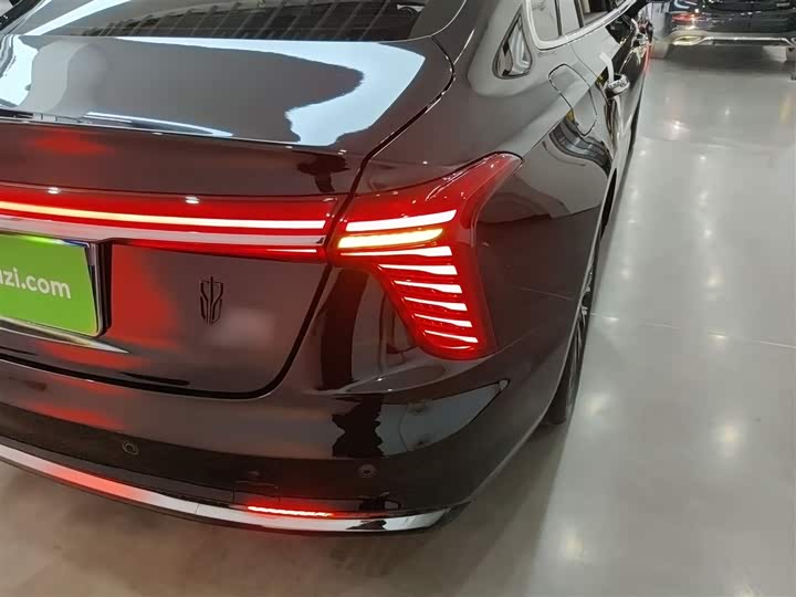 Фото 8 - Hongqi H5