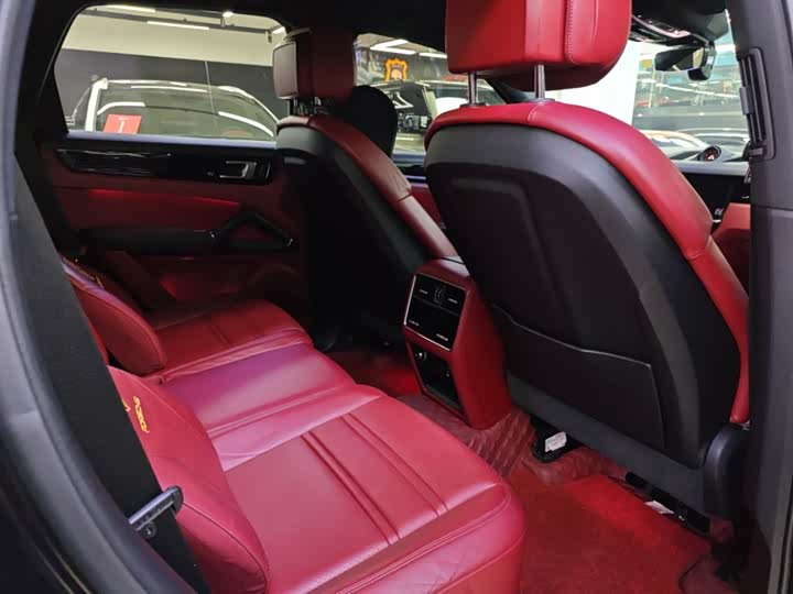 Фото 9 - Porsche Cayenne