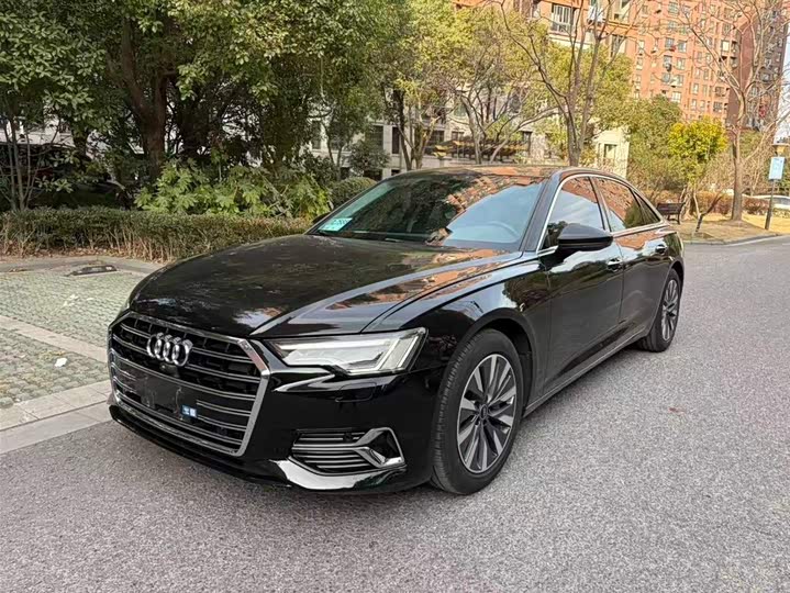 Фото 1 - Audi A6L