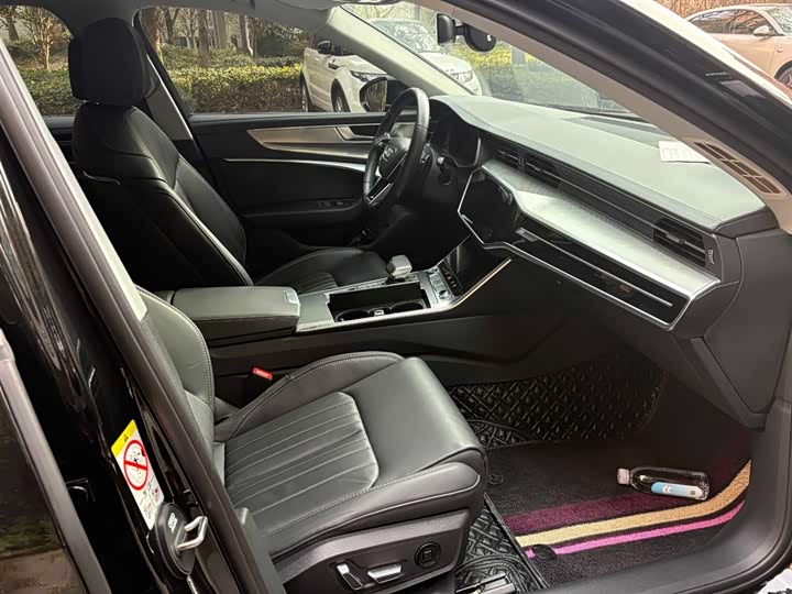 Фото 7 - Audi A6L