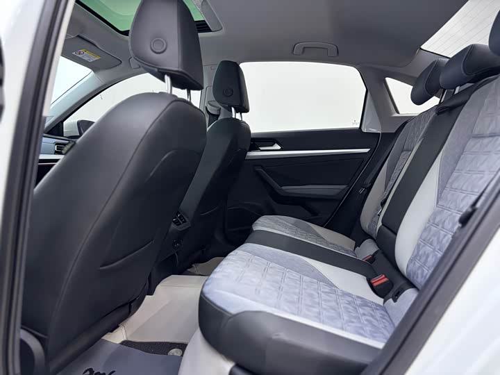 Фото 8 - Volkswagen Lavida