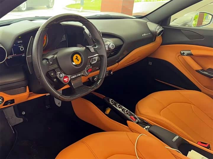 Фото 7 - Ferrari F8