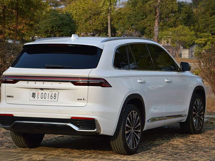 Фото 6 - Geely Monjaro