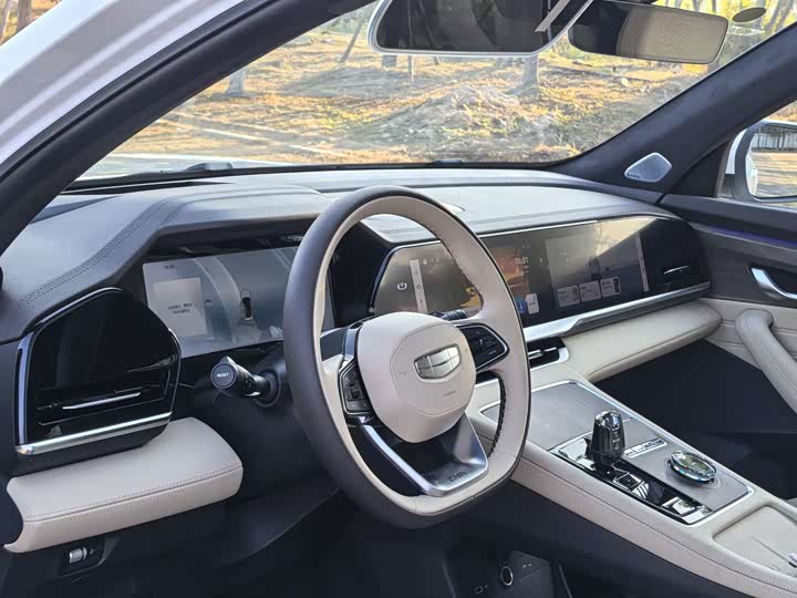 Фото 9 - Geely Monjaro