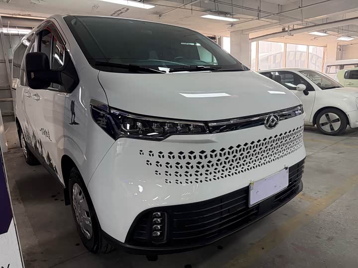 Фото 3 - Maxus V70