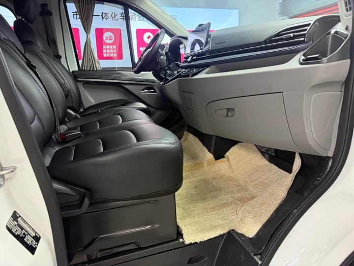 Фото 5 - Maxus V70